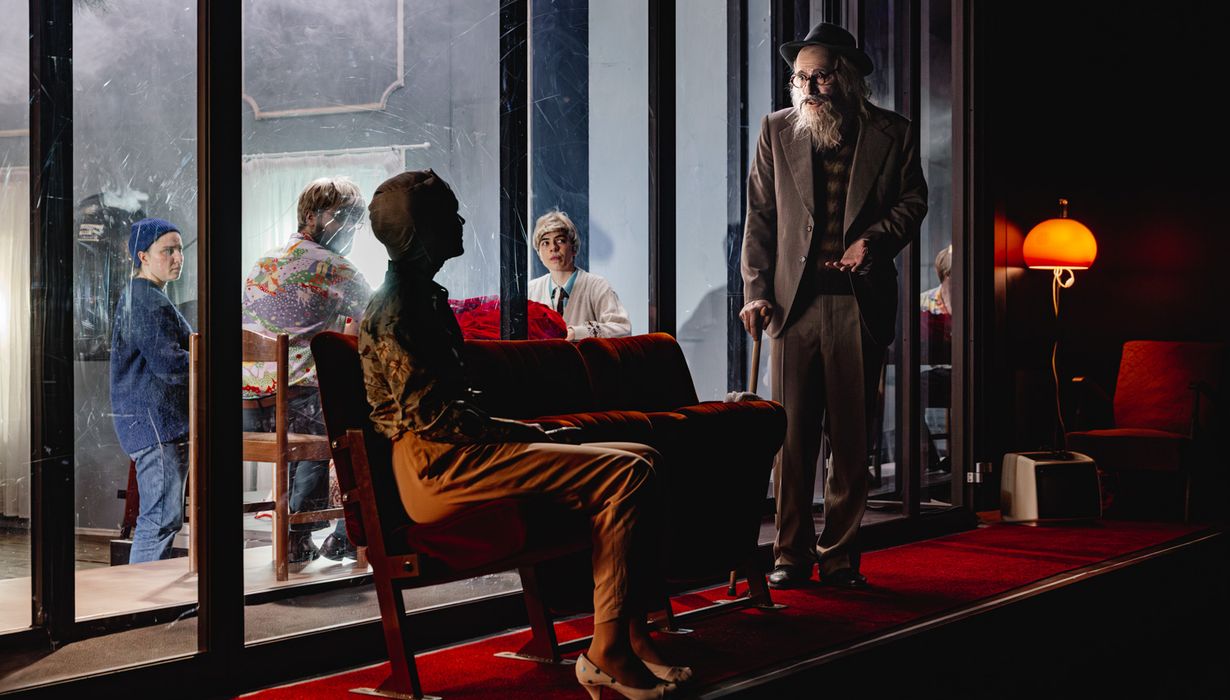 Mojca Madon, Stane Tomazin, Arna Hadžialjević, Anuša Kodelja, Tomi Janežič &copy;Guido Mencari